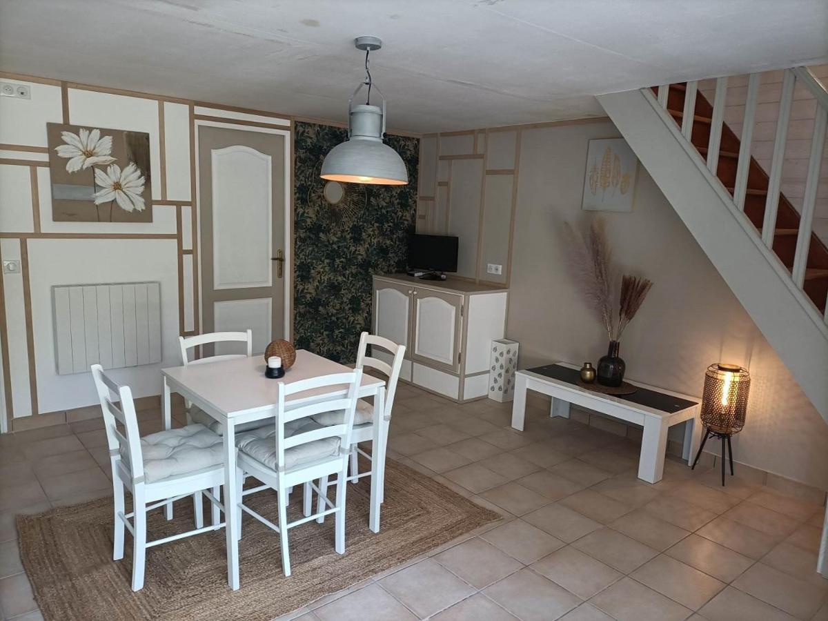 Le Moulin De Benneville Chambres D'Hotes, Petit Dejeuner Compris Cahagnes Экстерьер фото